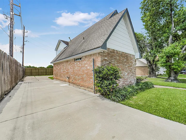 4138 Club Valley Dr — Photo 11