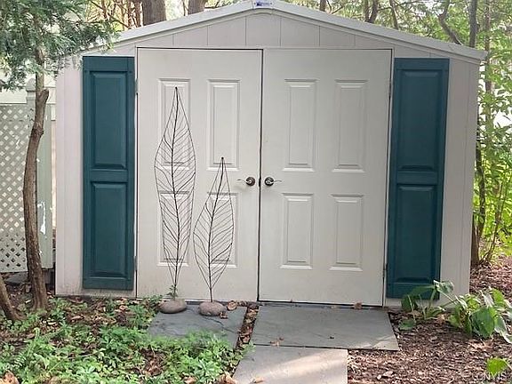 3rd image of 112 Meadow Lane Dr