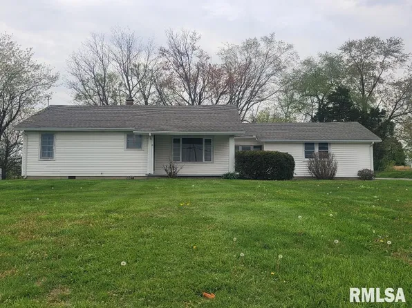 702 W Randolph St, Mc Leansboro, IL 62859