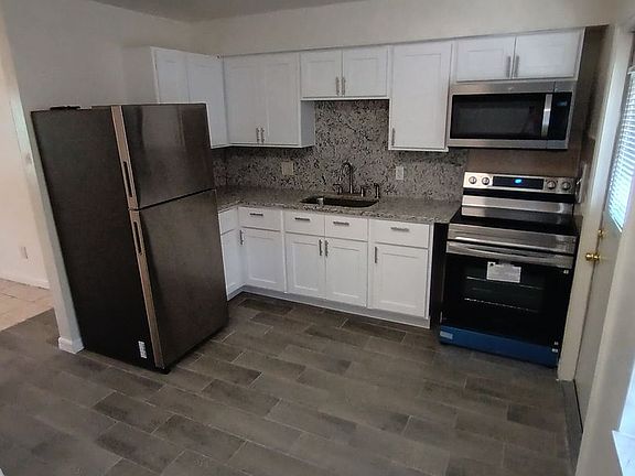 4th image of 1633 W Oak Ridge Rd APT D