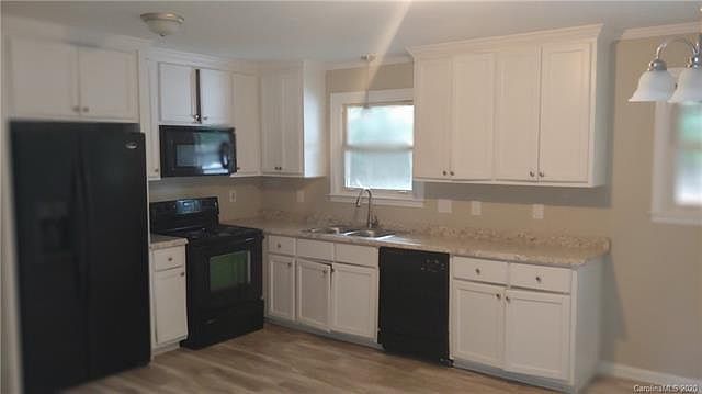 2nd image of 528 Waddell Dr
