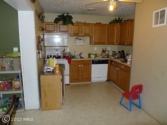 5th image of 9538 Castle Dr