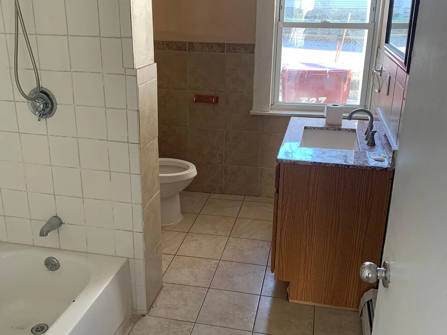 5 bed, 1.5 bath, 1936 sqft, $3,500 — Photo 4