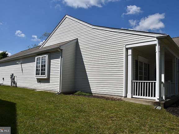 4th image of 29665 Charles Dr