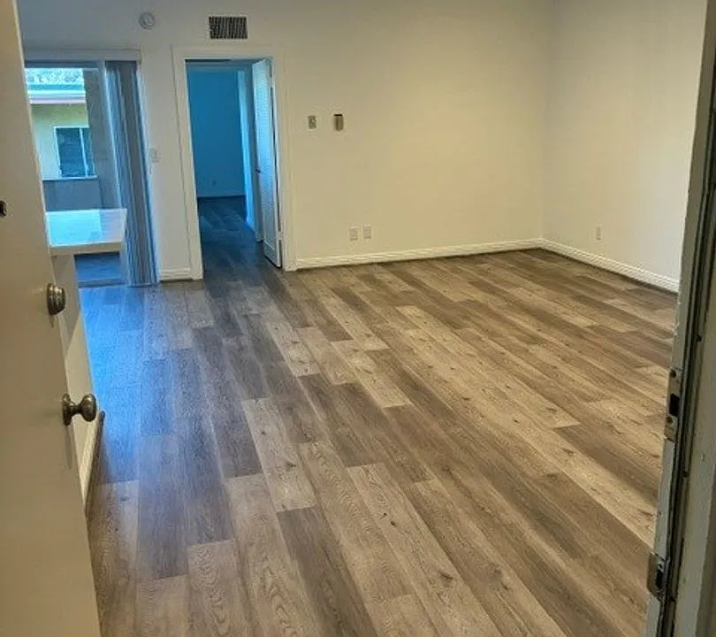 LOS ENCINOS APARTMENTS