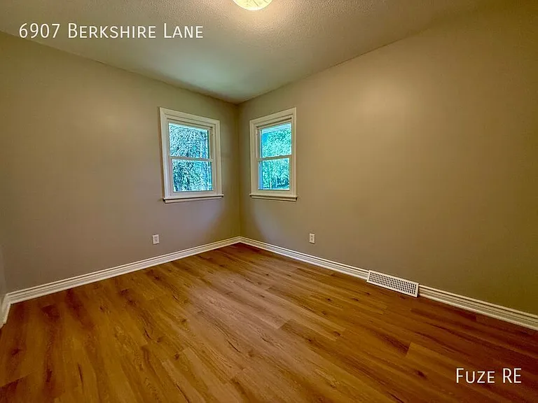 6907 Berkshire Ln — Photo 15
