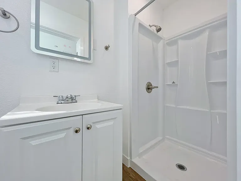 1368 W 35th St #8 — Photo 14