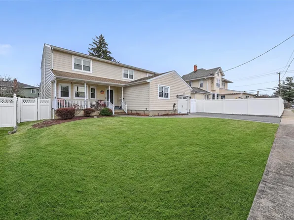 3993 Fulton Avenue, Seaford, NY 11783