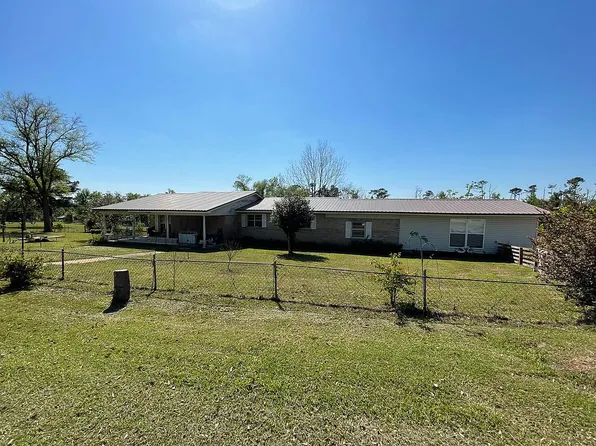 2071 Gay Ave, Sneads, FL 32460