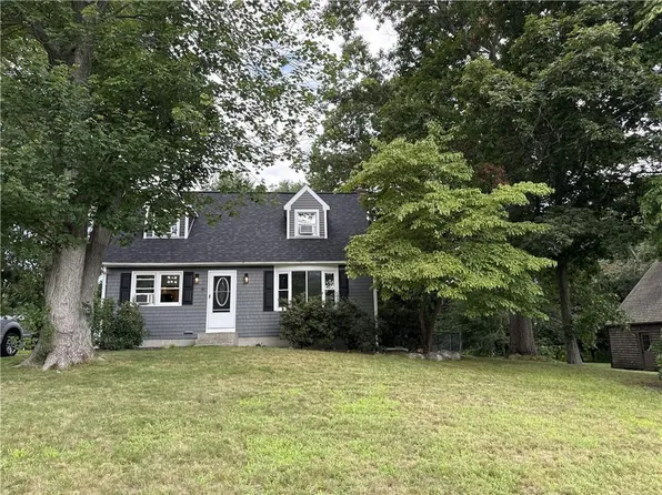 15 Baneberry Dr, Cranston, RI 02921
