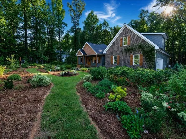5758 Ironwood Dr, Snow Camp, NC 27349