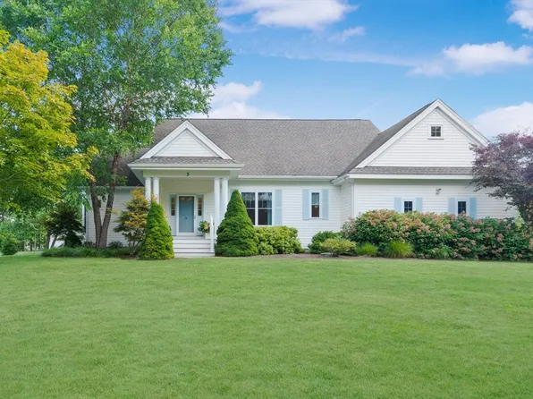 3 Fieldstone Dr, Mattapoisett, MA 02739
