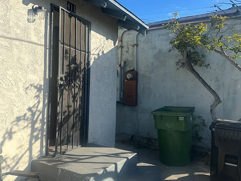 411 S Grande Vista Ave #1/2 — Photo 11