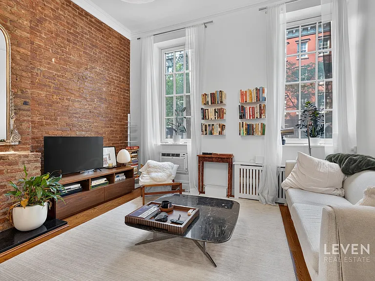220 W 15th St #2A — Photo 1