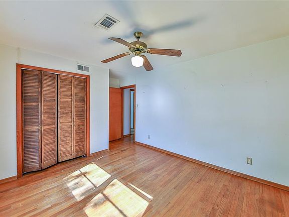 5th image of 325 Irene St