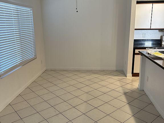 4th image of 450 W Vermont Ave