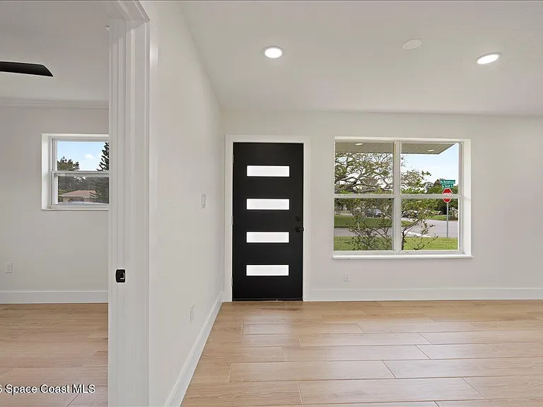 301 W Rutgers St — Photo 14