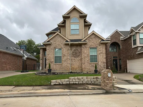 2912 Matterhorn Dr, Bedford, TX 76021