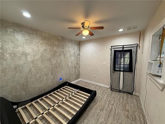 5th image of 2717 Philip St