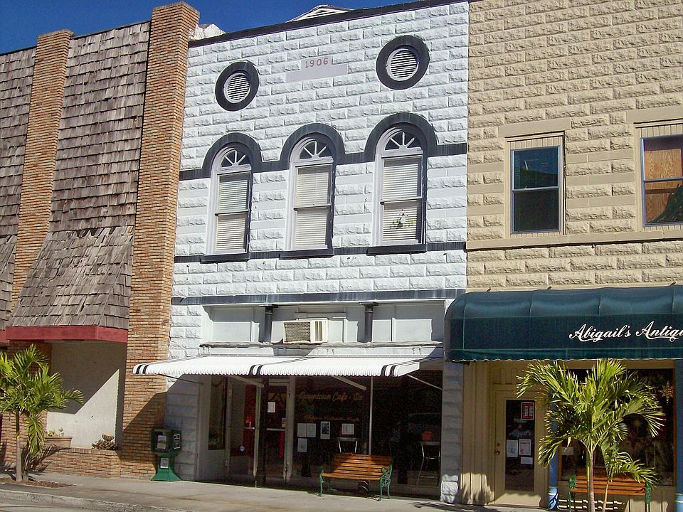 1st image of 26 W Oak St
