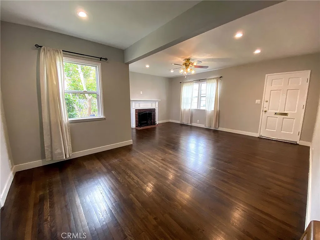 3 bed, 988 sqft, $4,700 — Photo 4