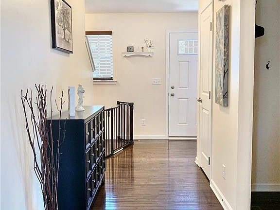 2nd image of 20 Scooter Ln