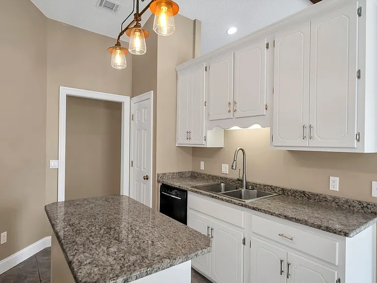 4469 Parkwood Sq — Photo 7