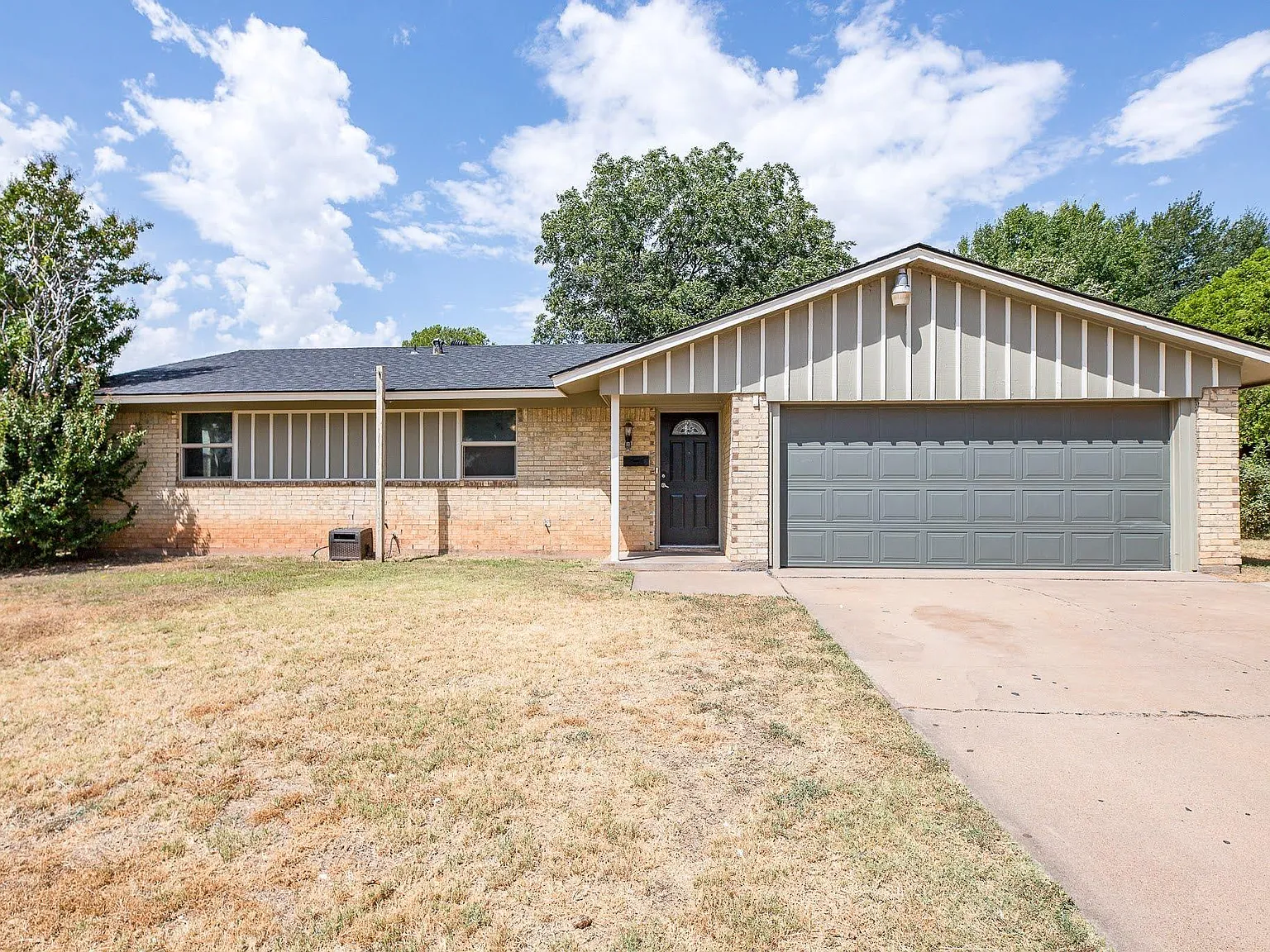 3 bed, 2.0 bath, 1294 sqft, $1,895 — Photo 1