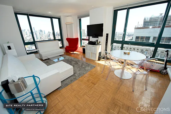 Rented by City Connections Realty | media 10