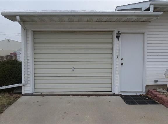 3rd image of 804 S 5th St