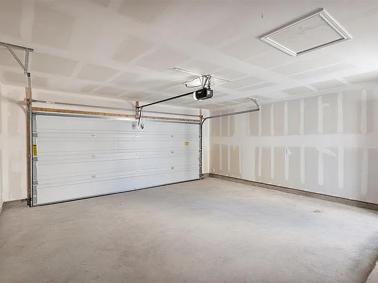 2517 Violet Theo Ln — Photo 36