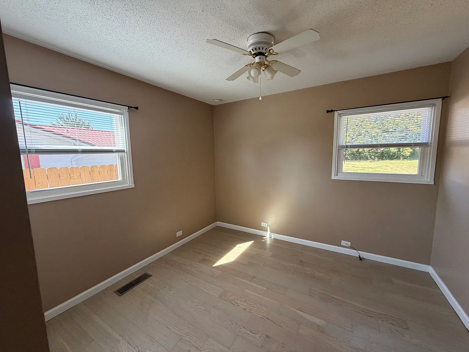 3 bed, 1000 sqft, $1,400 — Photo 4