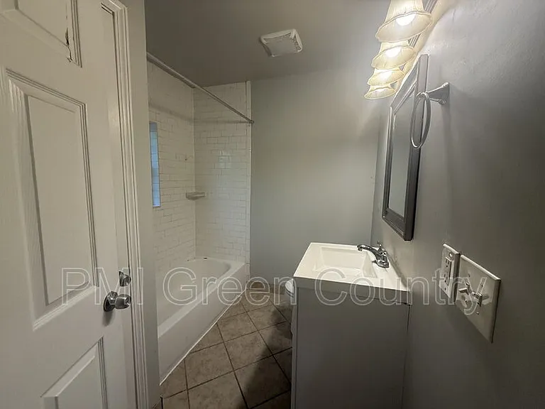 519 E Zion St — Photo 8