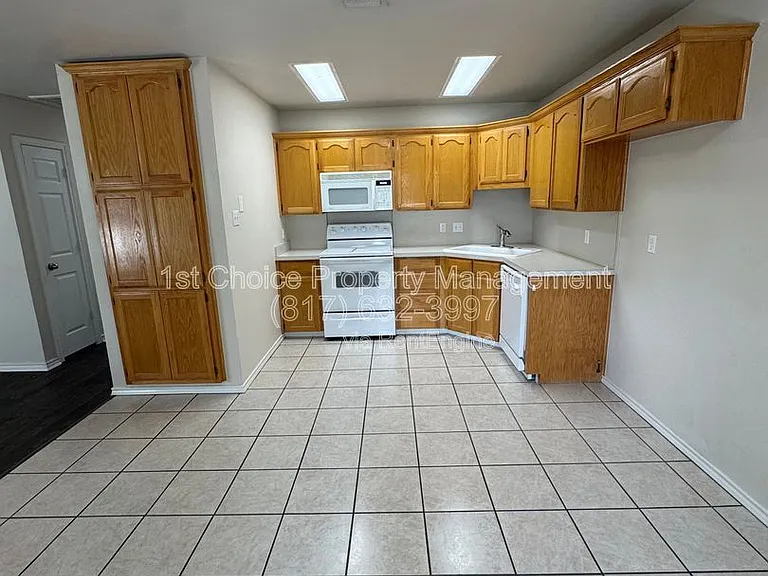 957 Austin Ct — Photo 6