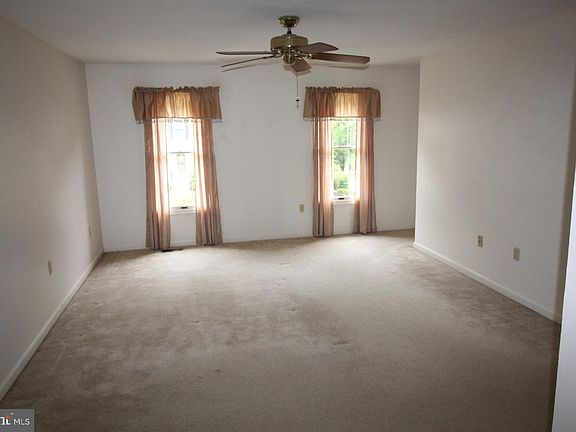 2nd image of 5931 Oakland Park Dr