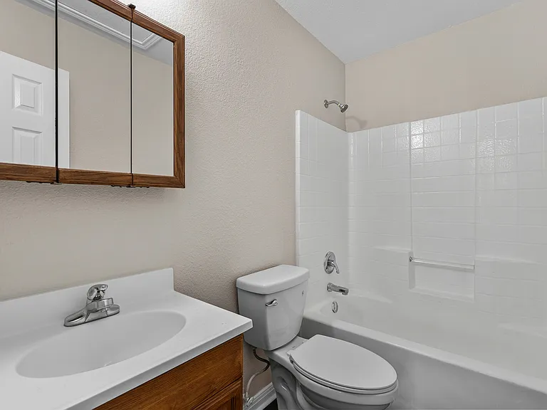 217 E East Craven Ave — Photo 13
