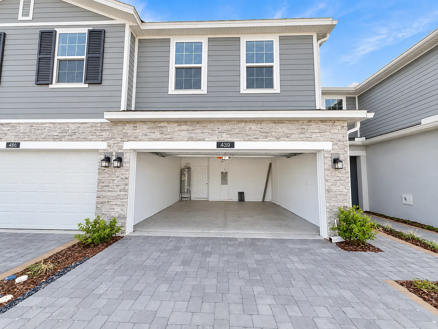 4 bed, 2.5 bath, 1855 sqft, $2,590 — Photo 2