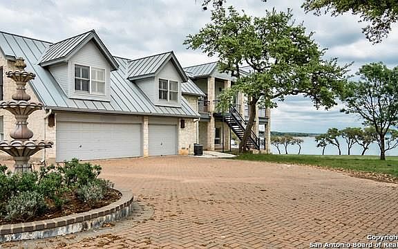 2nd image of 220 Kingsbury