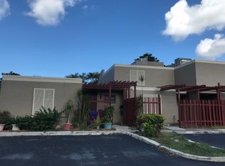 10951 Cedar Ln, Pembroke Pines, FL 33026