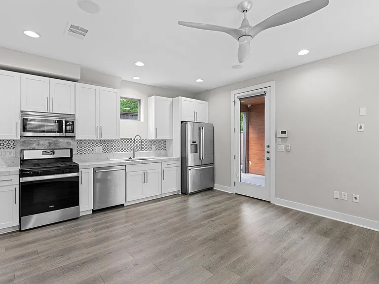 3010 E 18th 1/2 St #B — Photo 4