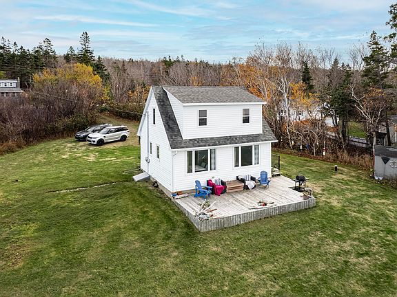 4th image of 5015 Shore Rd W