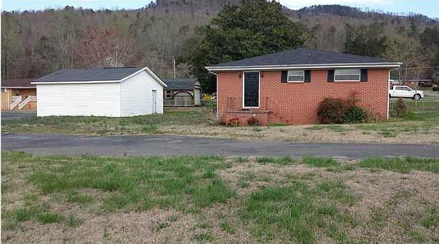2nd image of 11 Pinecrest Ln