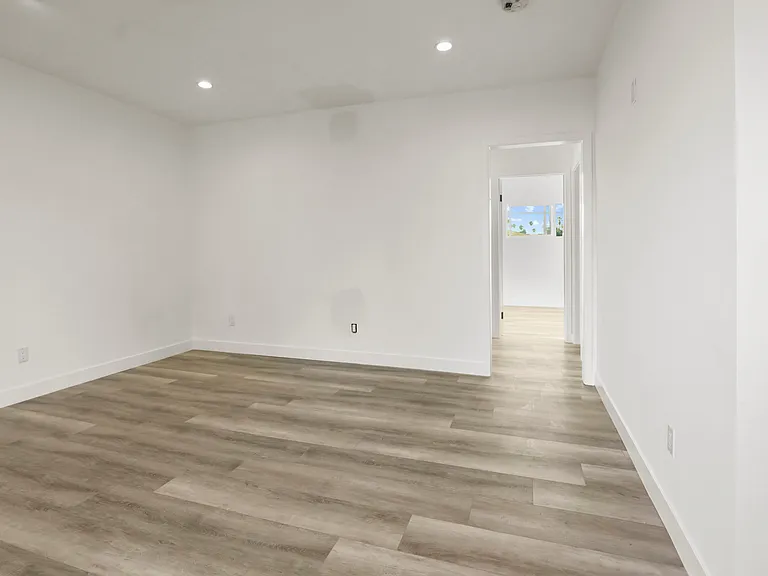 2561 W Avenue 30 #7 — Photo 19