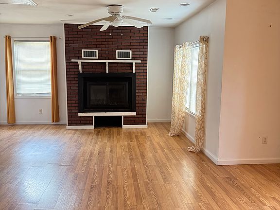 4th image of 124 Miley Ave