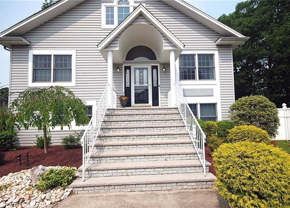 2nd image of 899 Beatrice Pkwy