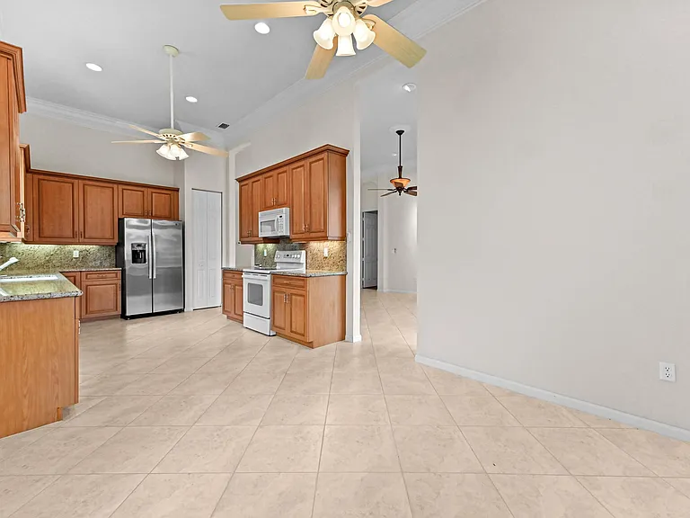 6823 Fabiano Cir — Photo 24