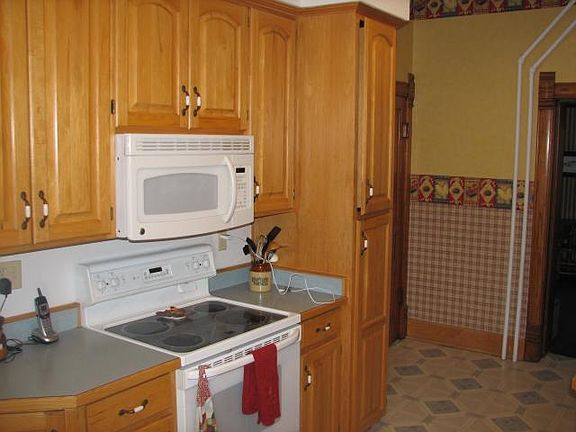 4th image of 307 N Walnut St