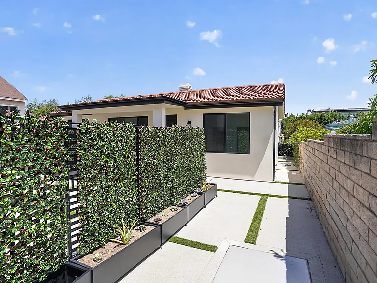 2219 Belmont Ln — Photo 27
