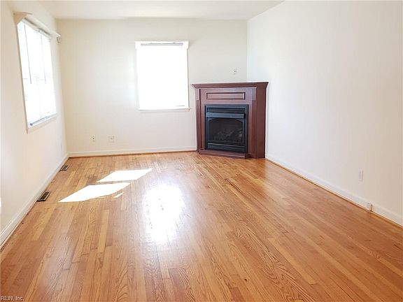 3rd image of 6543 Cabot Ave