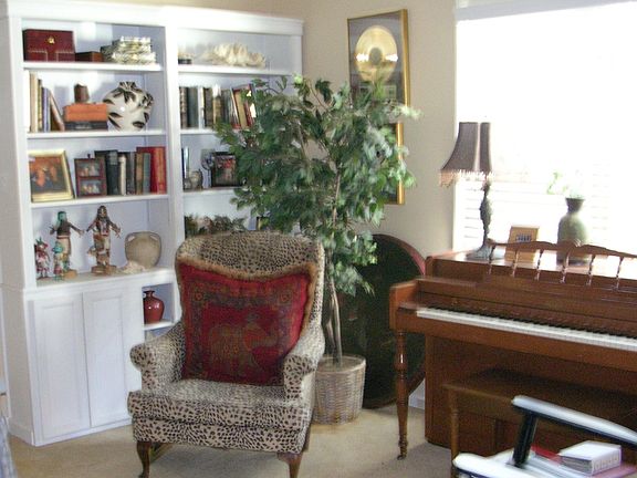 LR with Blt in Bookcase